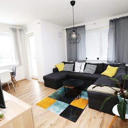 Samorin - Apartment In The Center - Private Parking - Klimatizacia Экстерьер фото