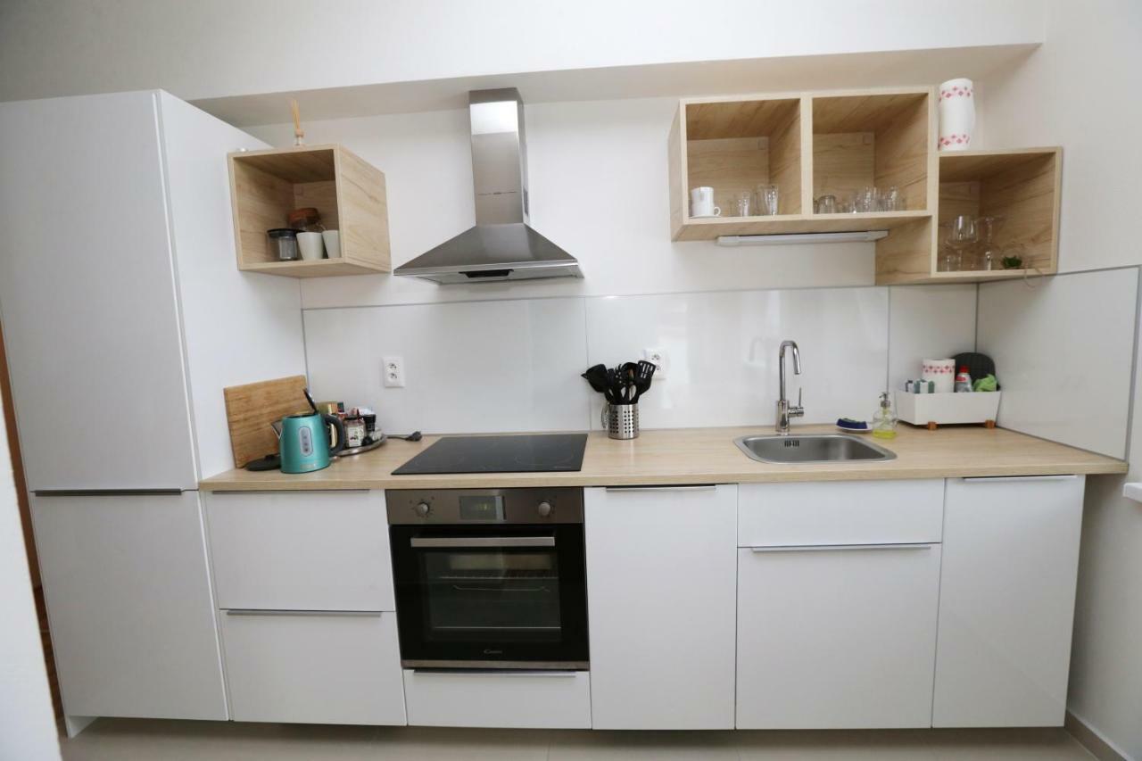 Samorin - Apartment In The Center - Private Parking - Klimatizacia Экстерьер фото