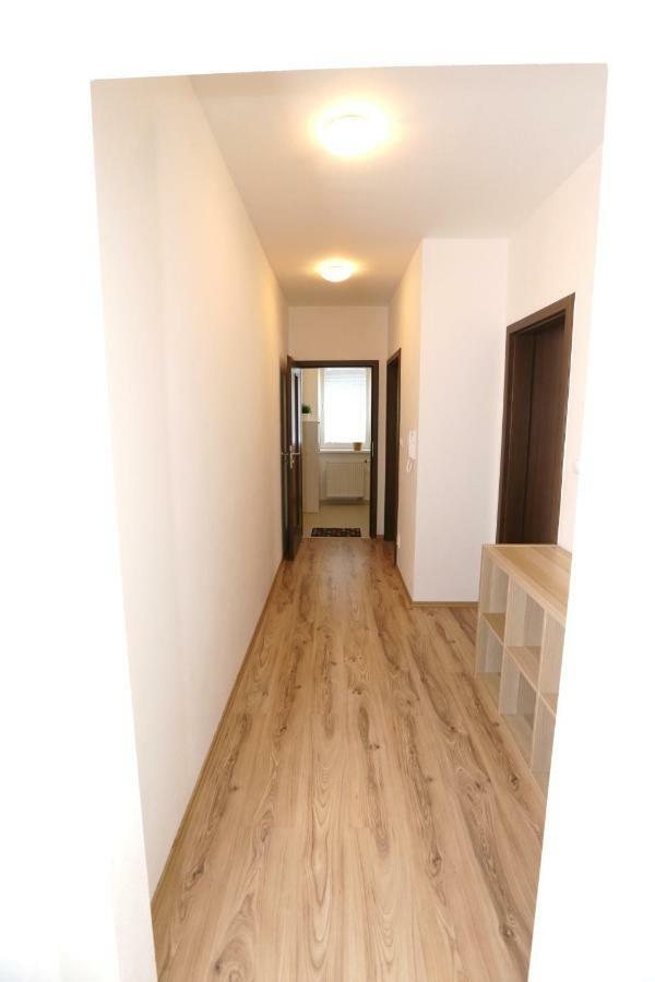 Samorin - Apartment In The Center - Private Parking - Klimatizacia Экстерьер фото