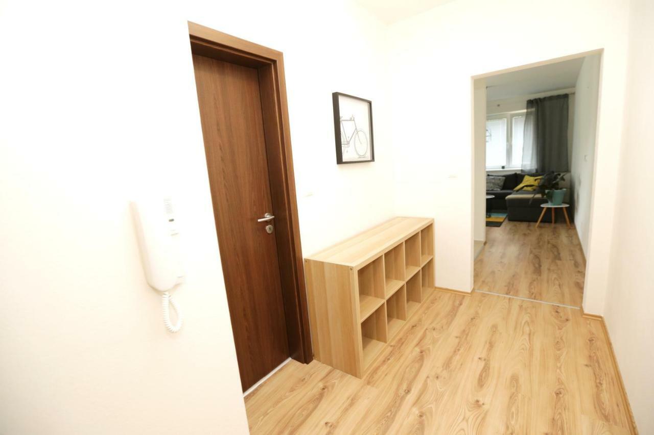 Samorin - Apartment In The Center - Private Parking - Klimatizacia Экстерьер фото