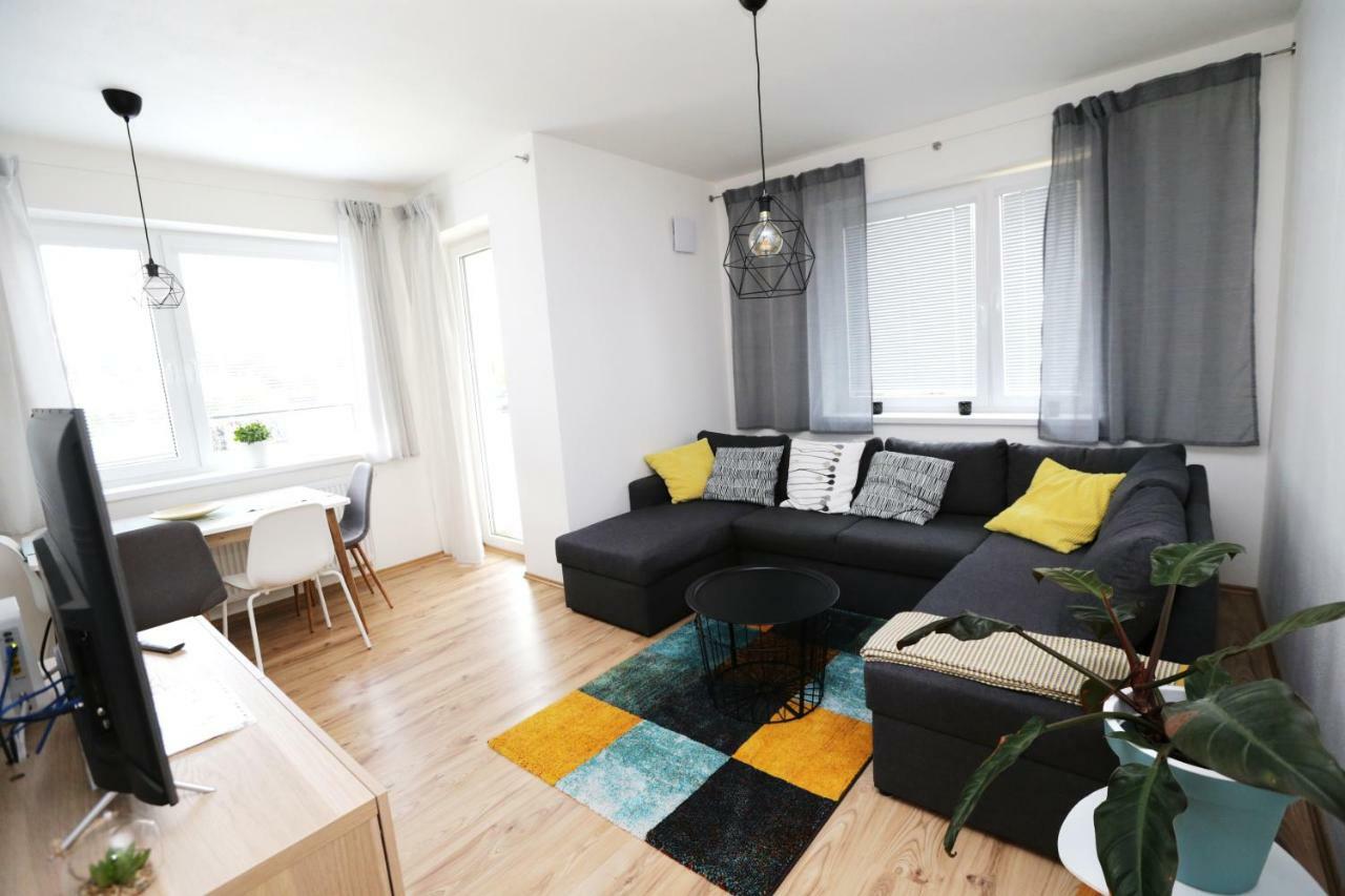 Samorin - Apartment In The Center - Private Parking - Klimatizacia Экстерьер фото