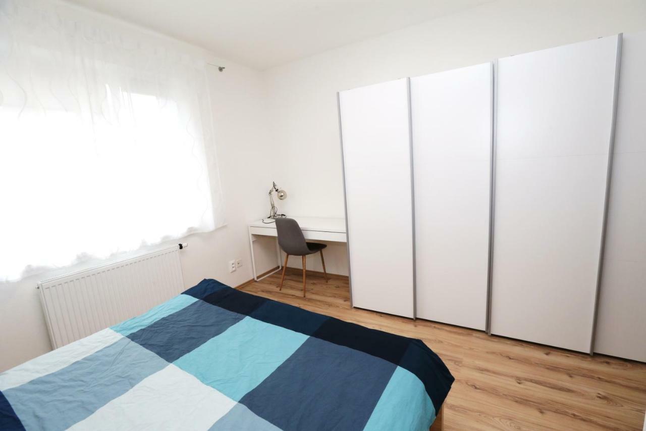 Samorin - Apartment In The Center - Private Parking - Klimatizacia Экстерьер фото